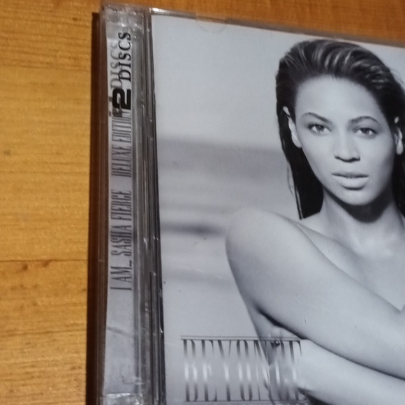Beyonce CD I Am - Sasha Fierce - Picture 7 of 11